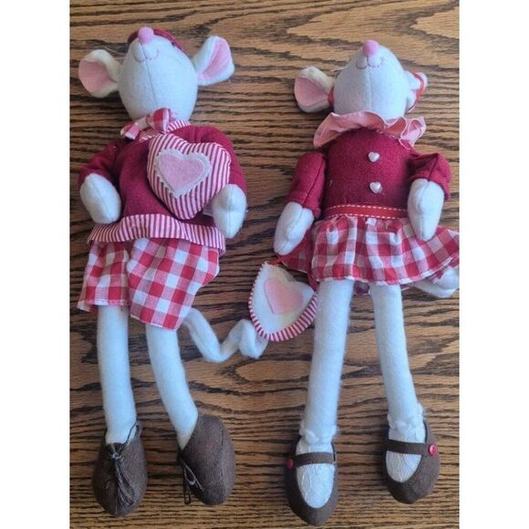 Country Farmhouse Mouse and Friends Valentine Heart Decor Stuffed Animal Plush - Picture 2 of 5